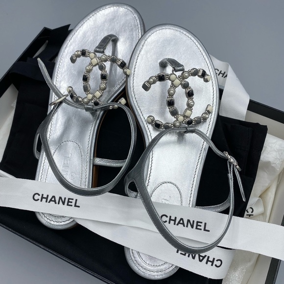 CHANEL Shoes - Chanel CC logo sandals